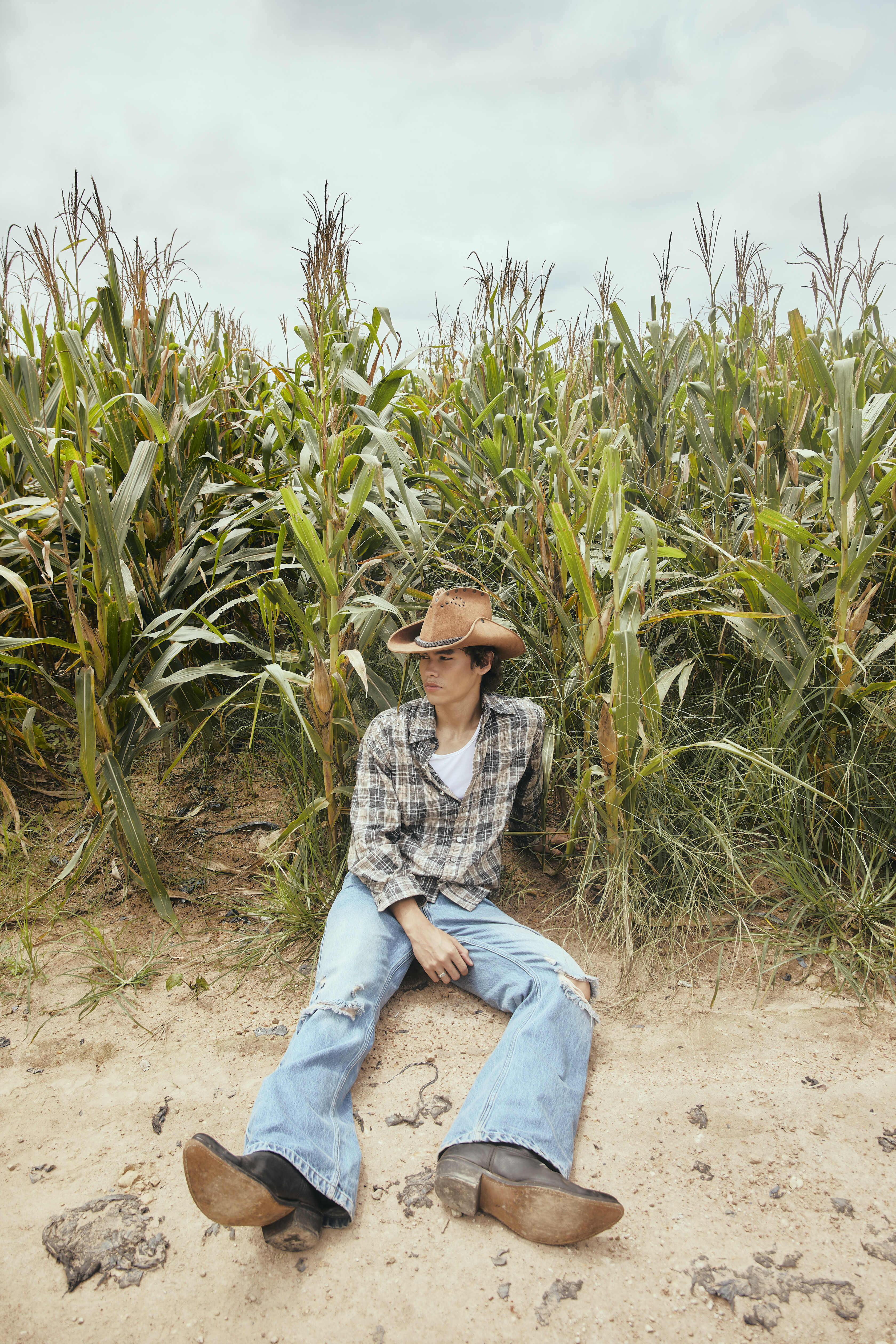 Vixen Flare Jeans Vintage Wash (Ships on Oct 19)