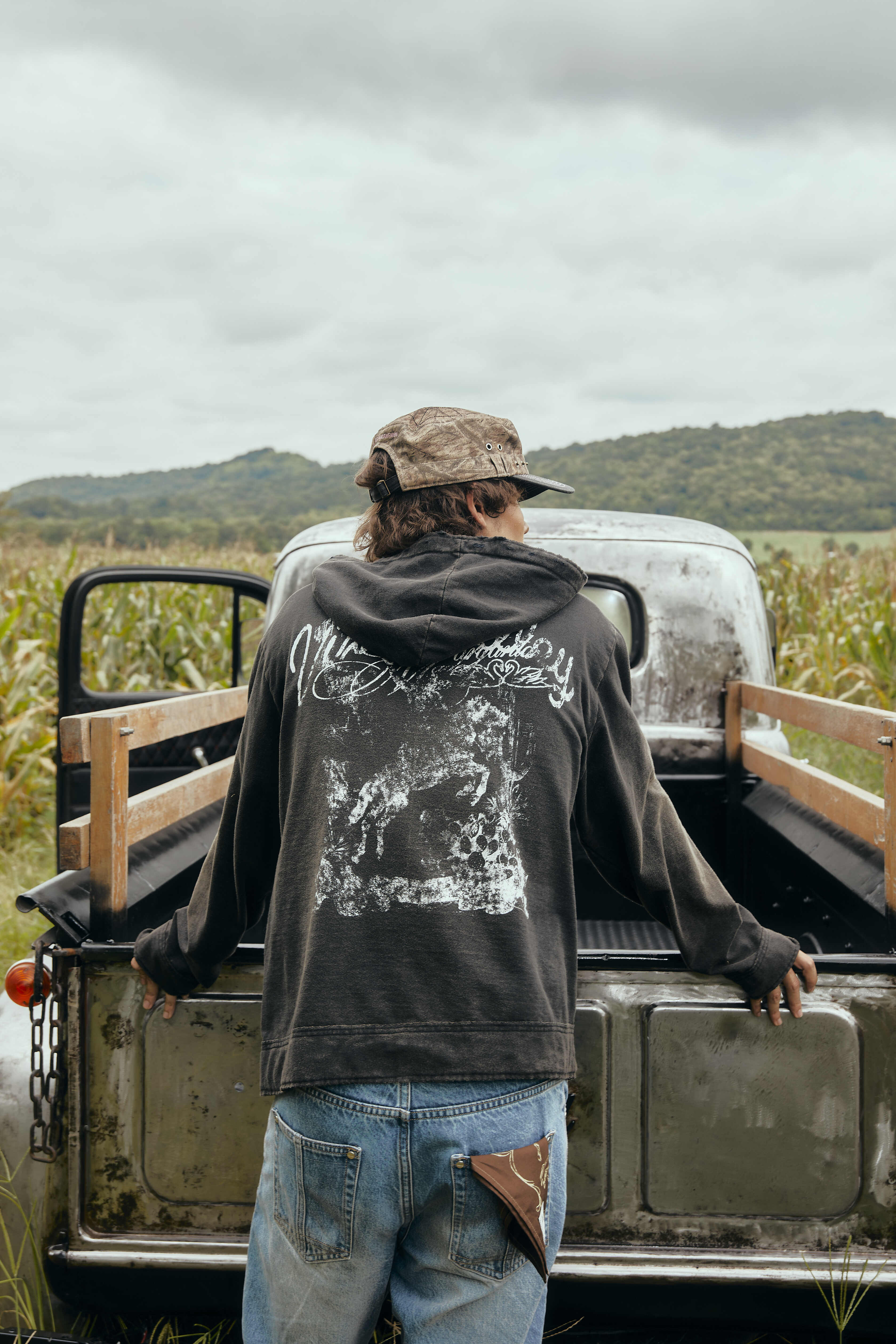 Vixen Hoodie Sunfaded (Ships on Oct 29)